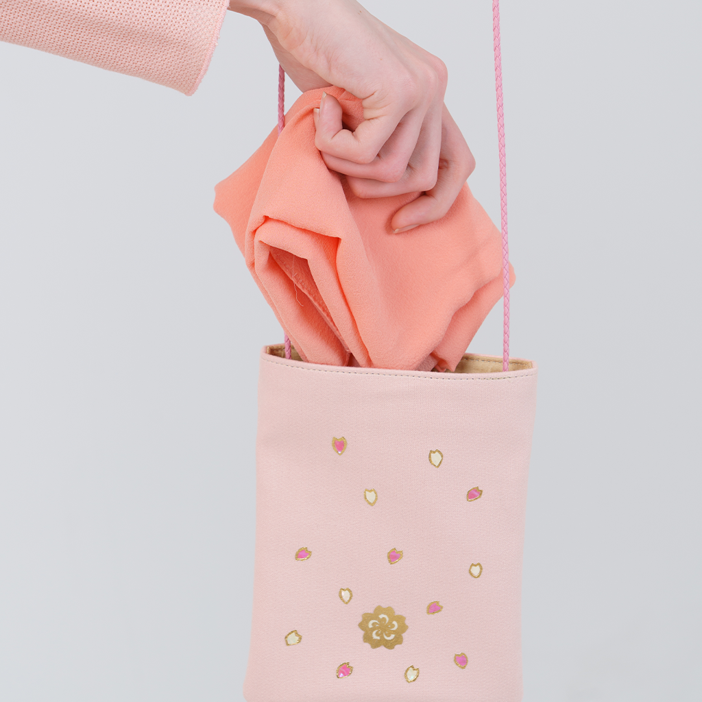 吉野の桜で染めたシルクシフォンのアーシングストール
